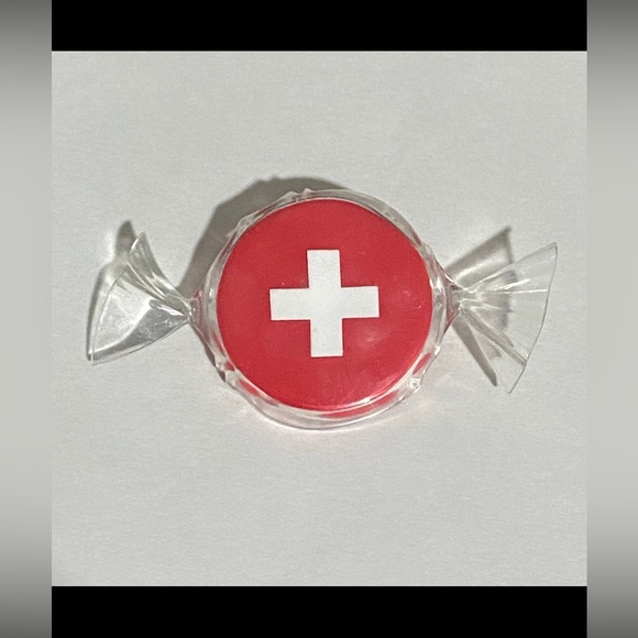 AUCTION 🛍️🤩 2016 Lucite Pro Patria Swiss Made Red Cross Candy Pin #7446